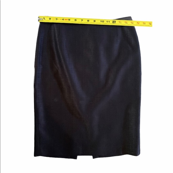 Tahari dark purple pencil skirt. Size 4. EUC. - Picture 3 of 7